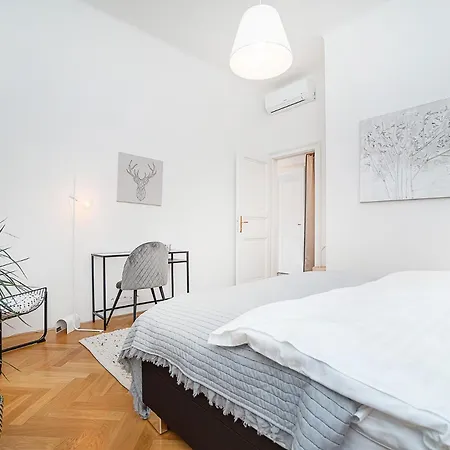 Lejlighed Bright And Designed In The Center Prag