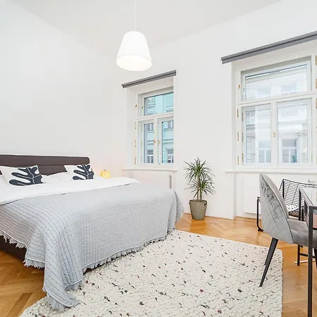 Lejlighed Bright And Designed In The Center Prag