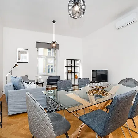 Bright And Designed In The Center Lejlighed Prag