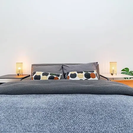 Bright And Designed In The Center Apartamento