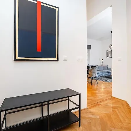 Bright And Designed In The Center * Praga